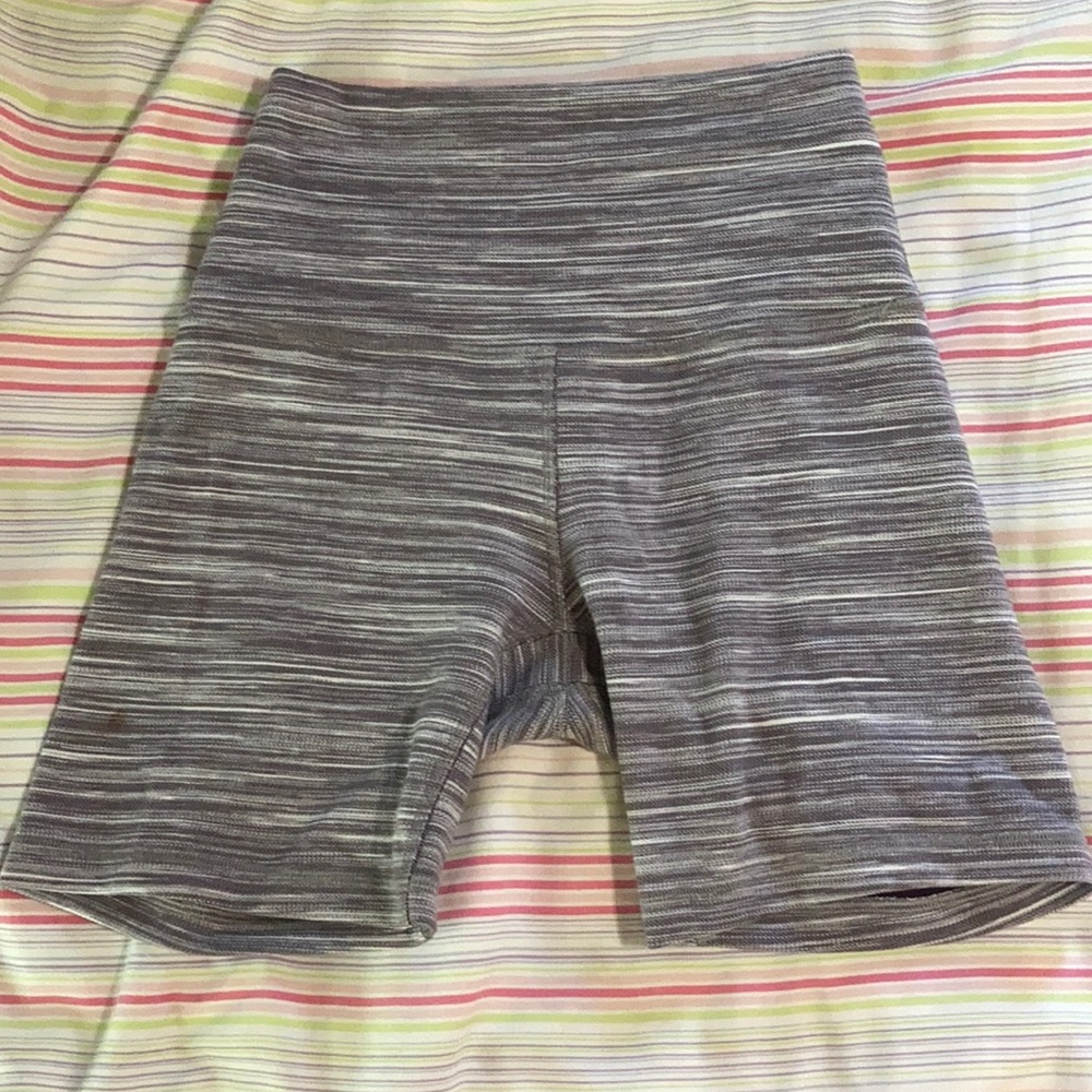 NWOT lululemon biker shorts size 4
